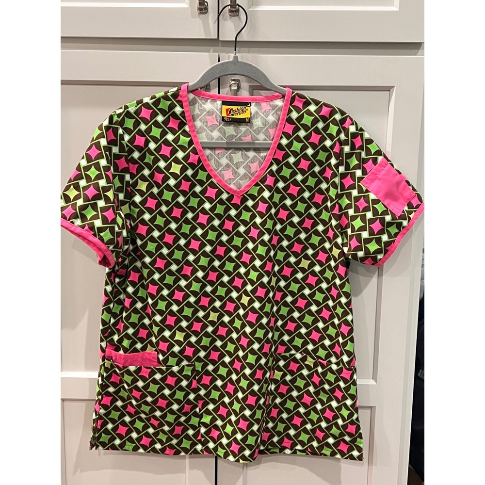 Fashion Scrubs 9157 Womens Medium Pink Green Geometric Mod V-Neck Scrub Top M